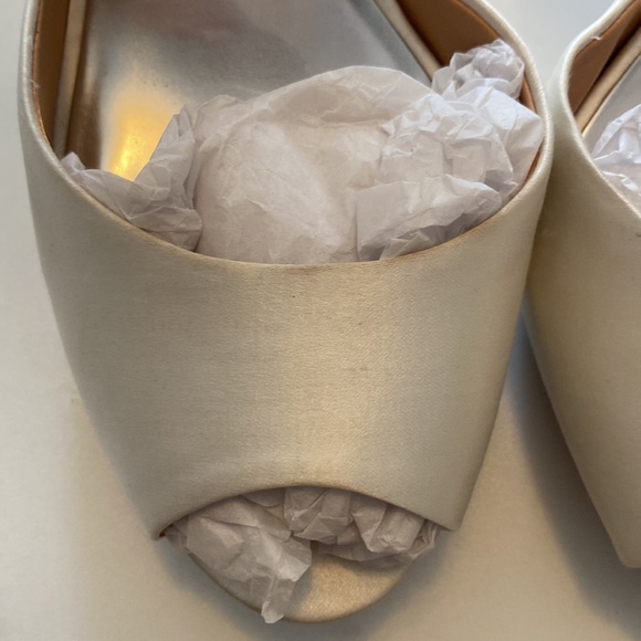 Badgley Mischka Gene White Satin with Rhinestone Detailing Wedding Bridal Heel - Picture 9 of 15